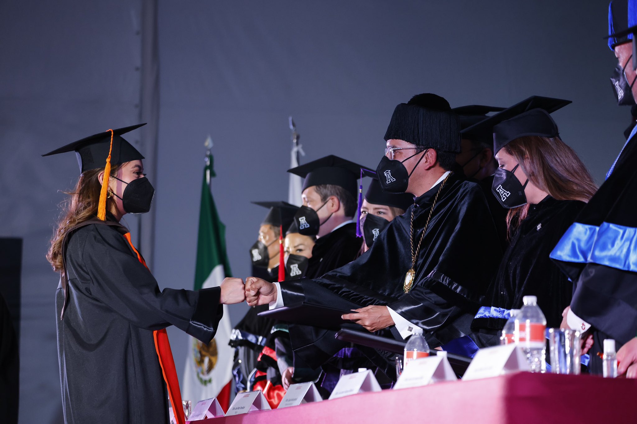 Después de dos años a la distancia Anáhuac Puebla celebra la Graduación
